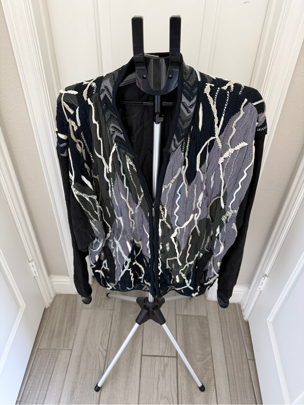 COOGI Australia Black & Gray Patterned Bomber Jacket size XL